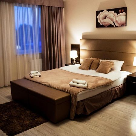 Hotel Feniks Gniezno Kültér fotó