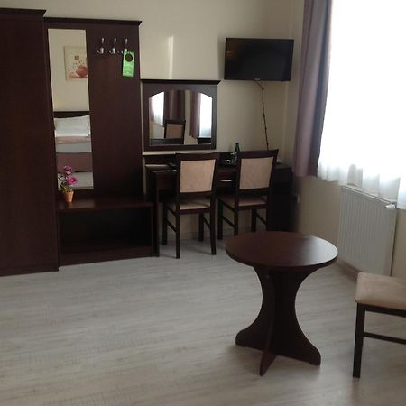 Hotel Feniks Gniezno Kültér fotó