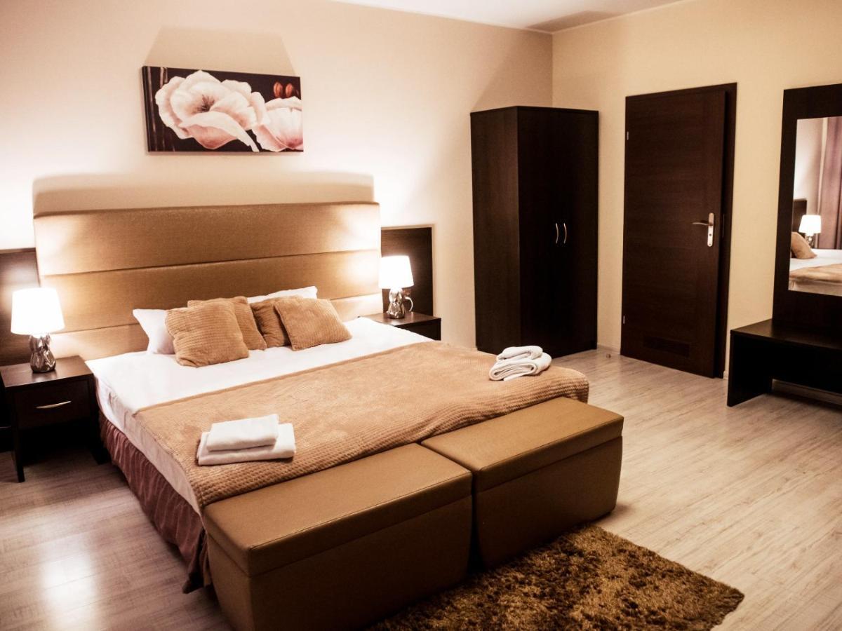 Hotel Feniks Gniezno Kültér fotó