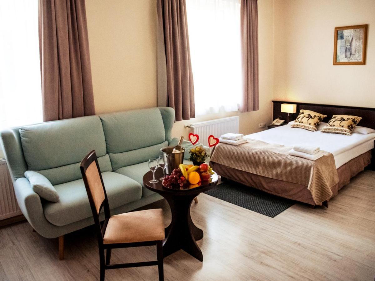 Hotel Feniks Gniezno Kültér fotó