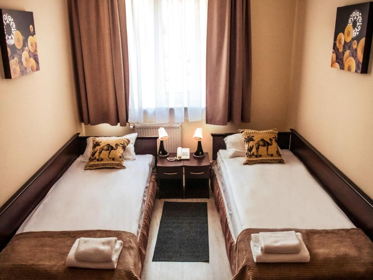 Hotel Feniks Gniezno Kültér fotó