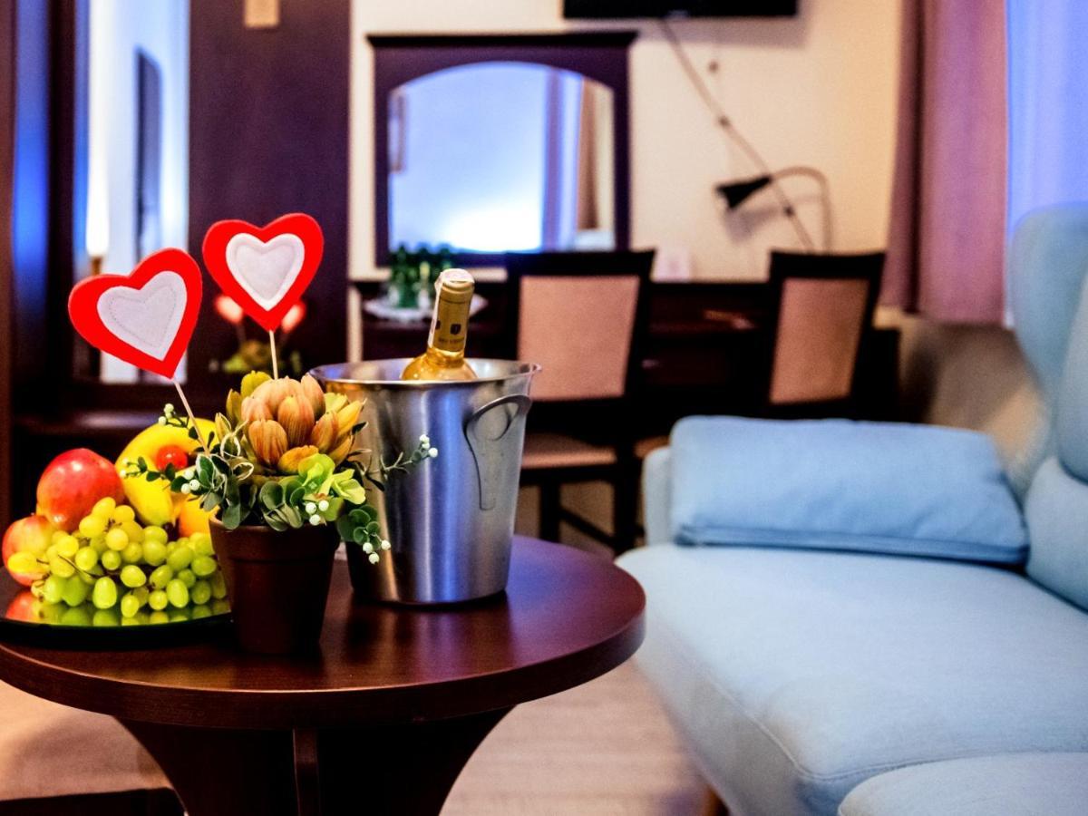 Hotel Feniks Gniezno Kültér fotó