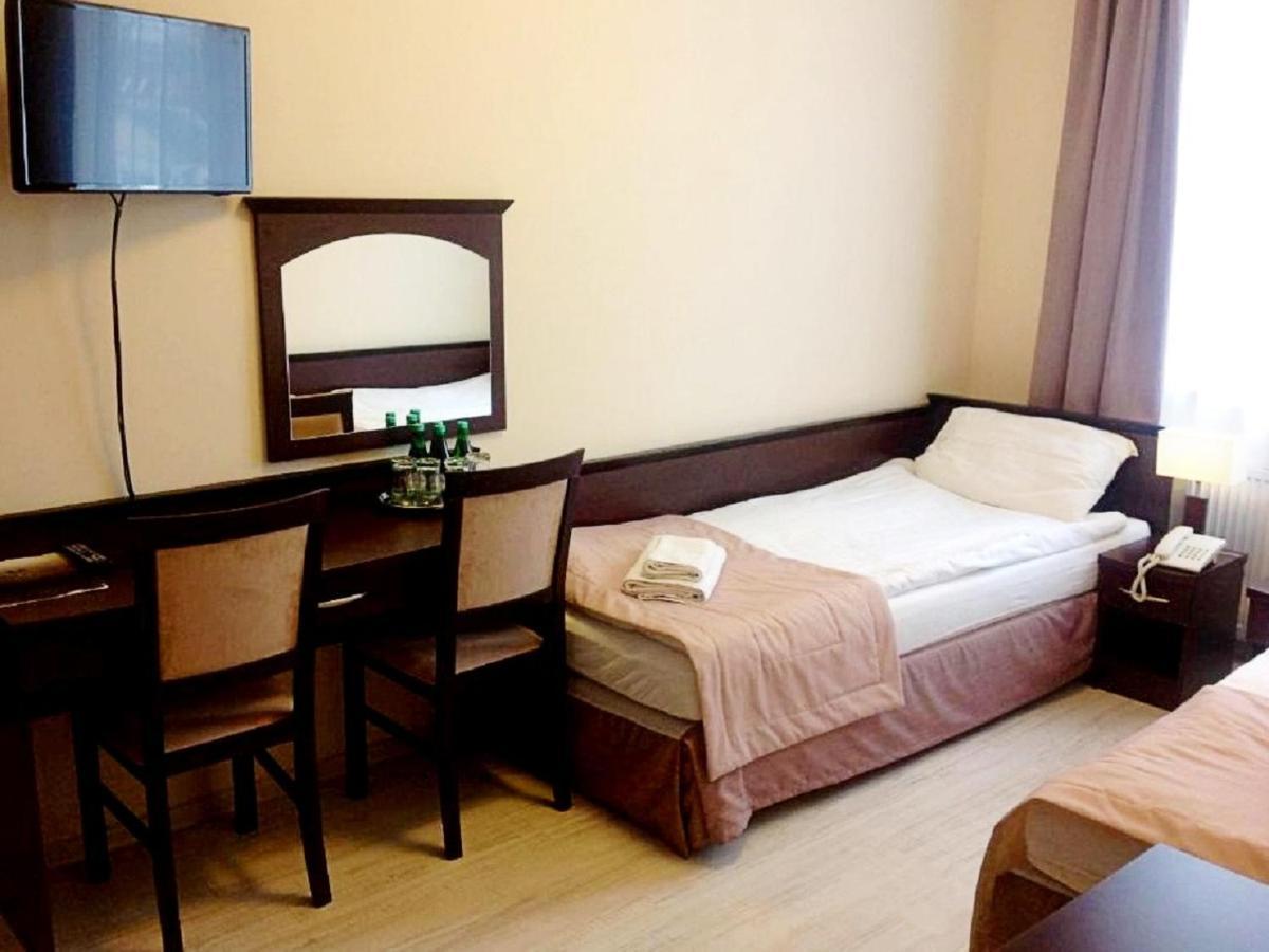 Hotel Feniks Gniezno Kültér fotó