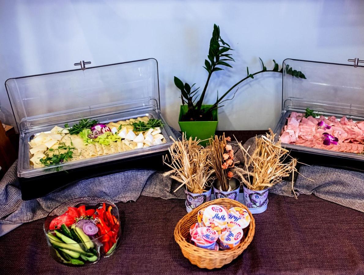 Hotel Feniks Gniezno Kültér fotó