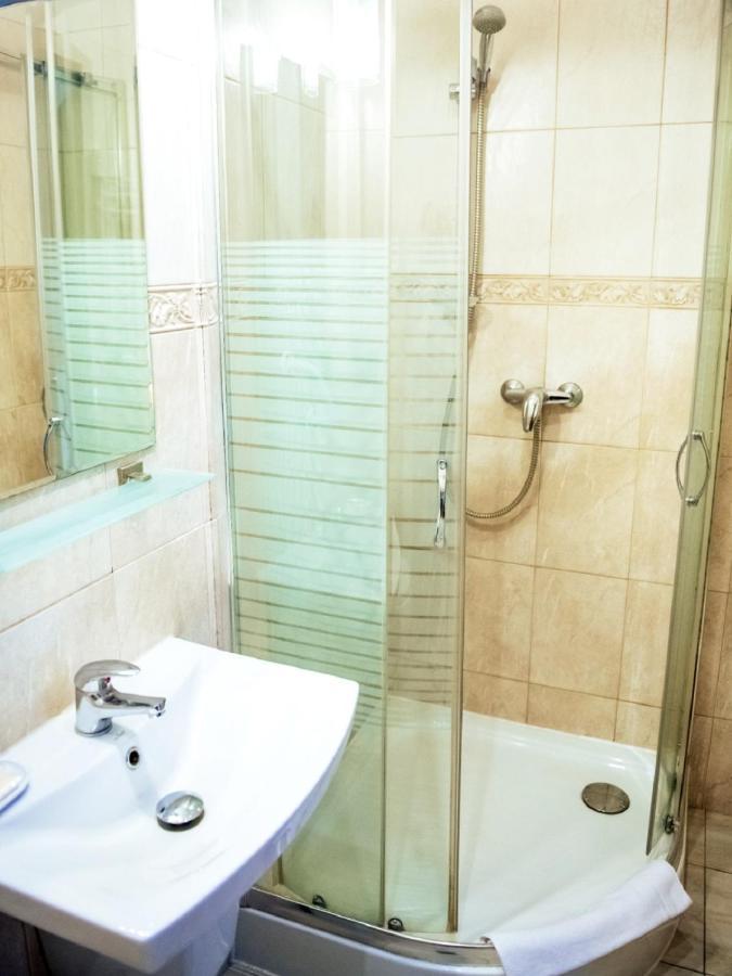 Hotel Feniks Gniezno Kültér fotó