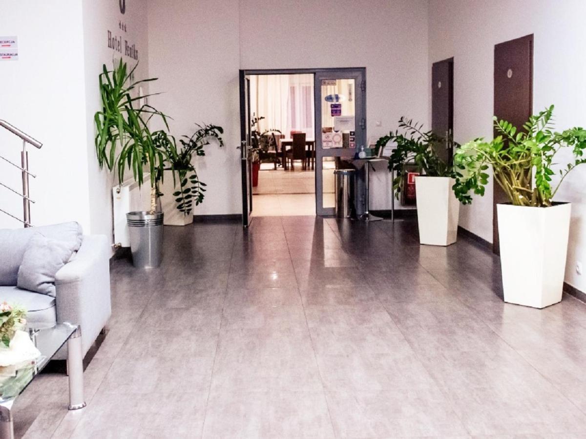 Hotel Feniks Gniezno Kültér fotó