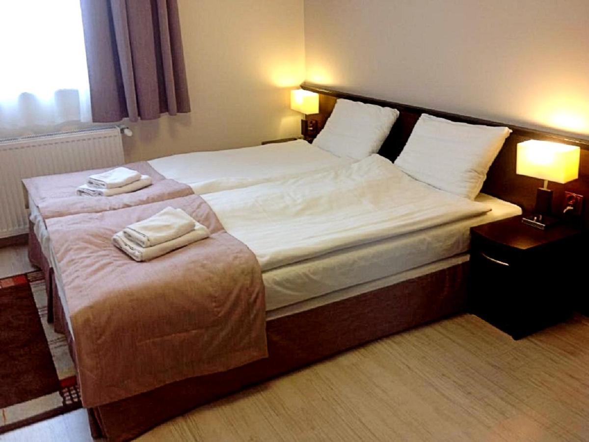 Hotel Feniks Gniezno Kültér fotó