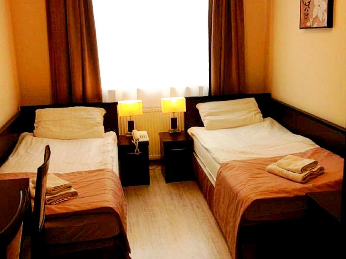 Hotel Feniks Gniezno Kültér fotó