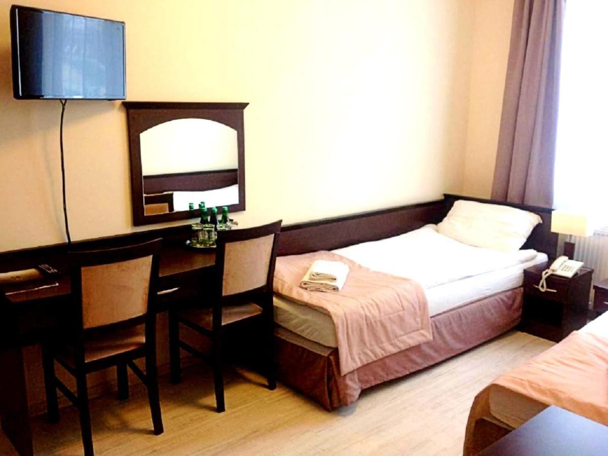 Hotel Feniks Gniezno Kültér fotó