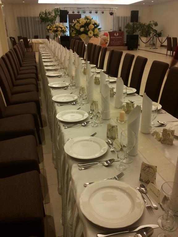 Hotel Feniks Gniezno Kültér fotó