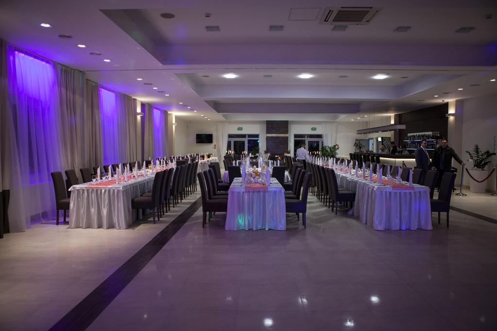 Hotel Feniks Gniezno Kültér fotó