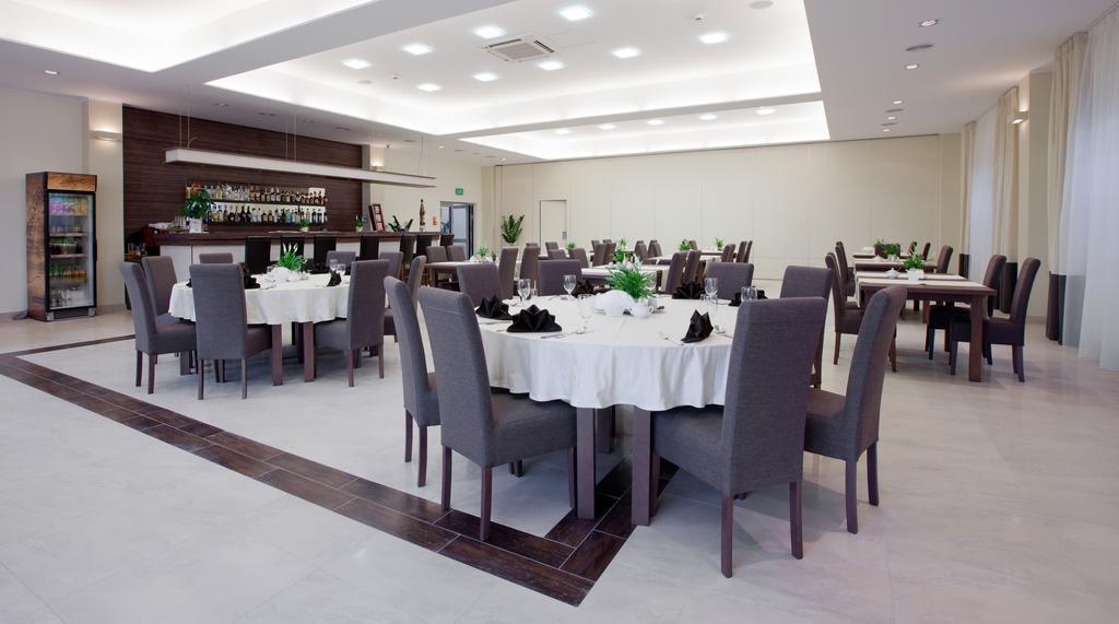 Hotel Feniks Gniezno Kültér fotó
