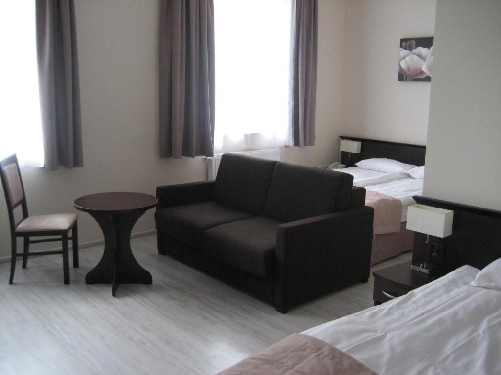 Hotel Feniks Gniezno Szoba fotó