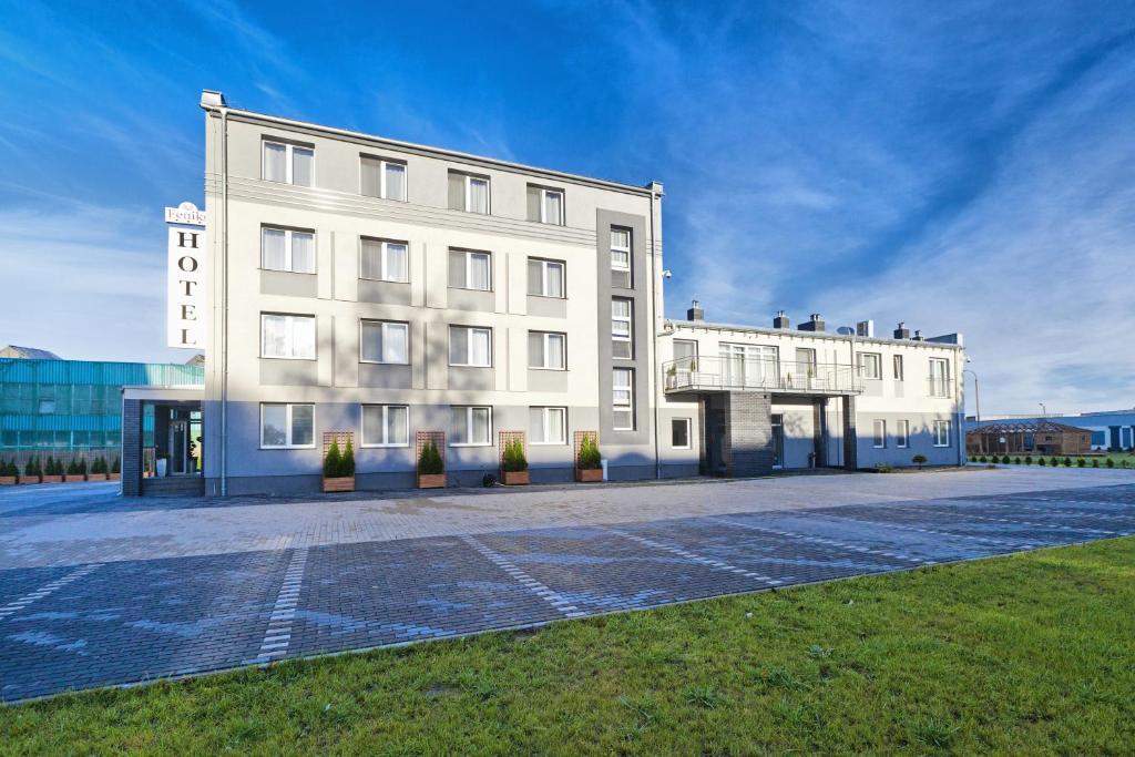 Hotel Feniks Gniezno Kültér fotó